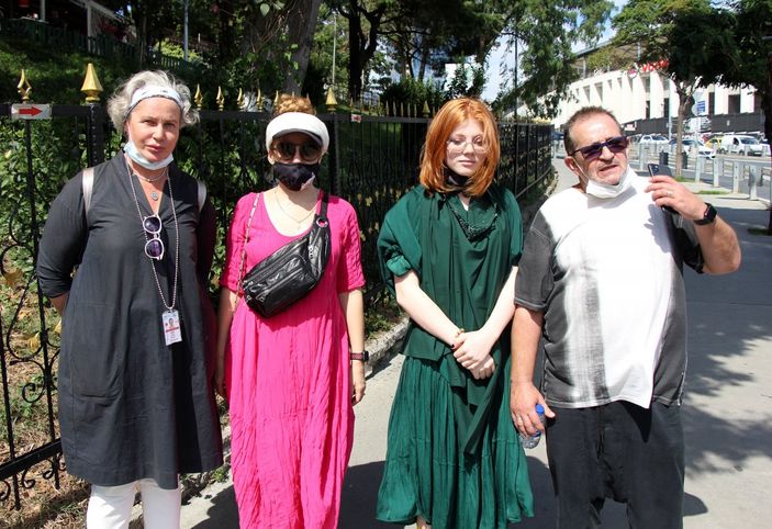 d Beyoğlu’nda Amerikalı aile, gaspçıların hedefi oldu