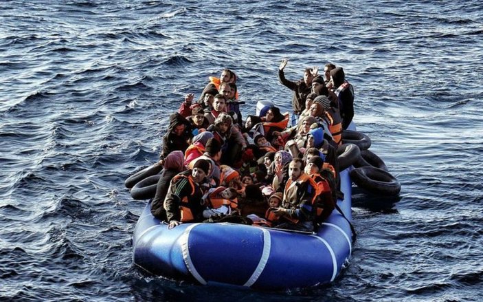 Fransız donanması, Manş Denizi'ndeki göçmenlere yardım etmedi iddiası