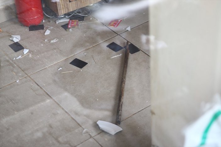 Adana’da tavuk döner yapan kafeyi basıp, 2 kişiyi yaraladılar