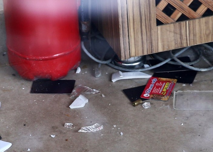Adana’da tavuk döner yapan kafeyi basıp, 2 kişiyi yaraladılar