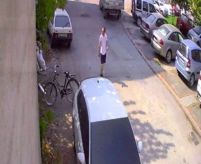 Bursa'da yolda yürürken gördüğü bisikleti çaldı