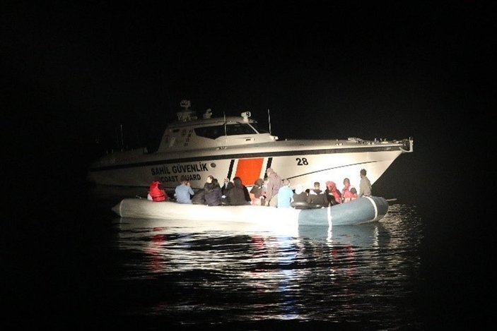 Balıkesir'de 32 düzensiz göçmen kurtarıldı