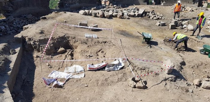 Diyarbakır’da hafriyat temizliği sırasında 3 insan iskeleti bulundu