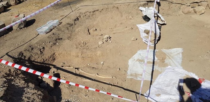 Diyarbakır’da hafriyat temizliği sırasında 3 insan iskeleti bulundu