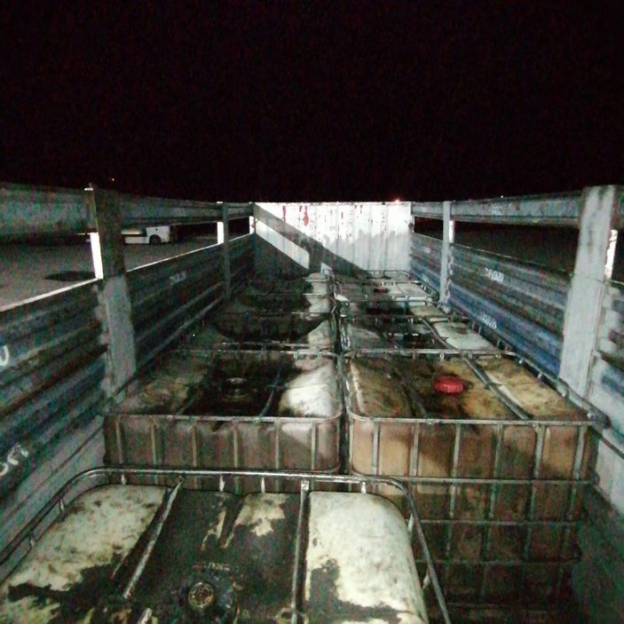 Niğde’deki oto lastik dükkanında 10 ton kaçak akaryakıt ele geçirildi