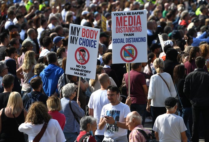 İngiltere'de karantina karşıtı protesto