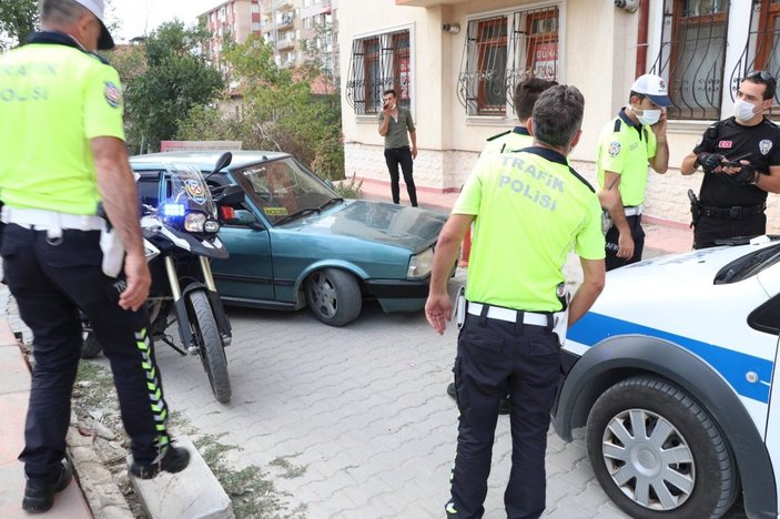 Kütahya'da polisten kaçan sürücüye arabasının parası kadar ceza