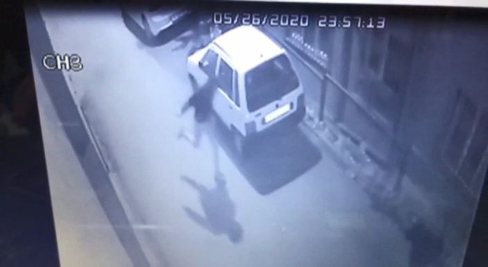 d Şişli'de bir kişinin öldürüldüğü husumetli iki grubun kavga görüntüleri