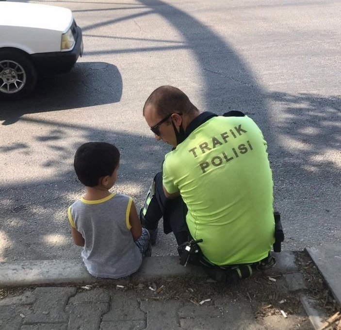 Adana'da polisin dikkati kayıp çocuğu ailesine kavuşturdu