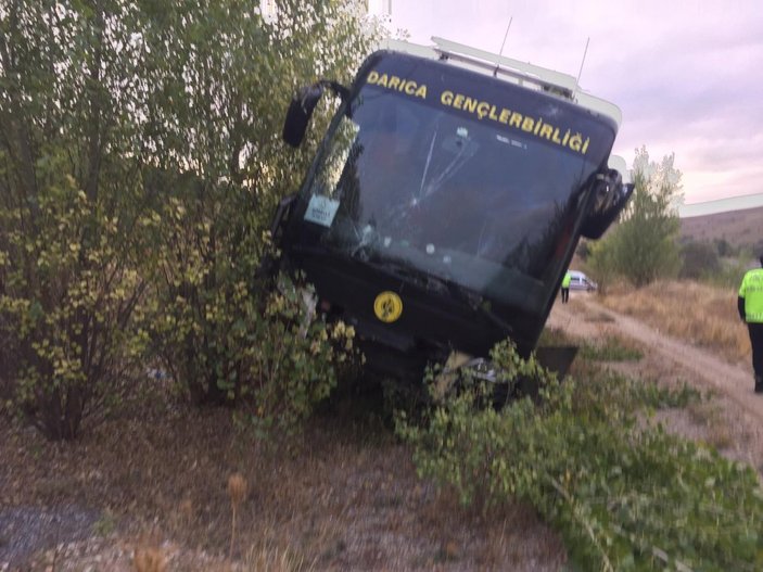 Darıca Gençlerbirliği otobüsü kaza yaptı