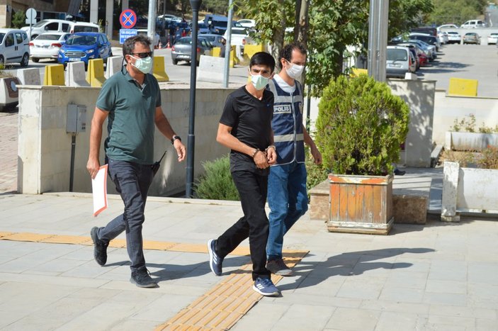 Elazığ'da polis denetimi sırasında iş yeri sahibinin telefonunu çaldı