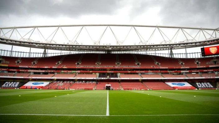 İngiltere'de sınırlı seyirci kararı ertelendi