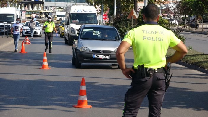 Zonguldak'ta polisi görünce kaçmaya çalışan ehliyetsiz sürücü