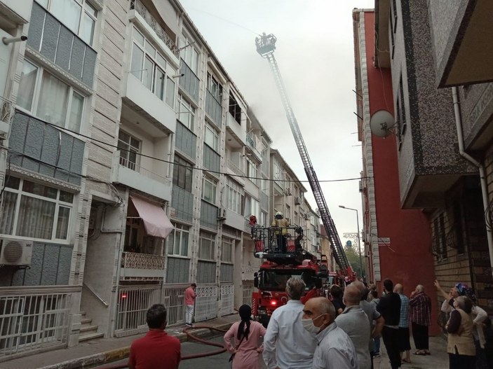 Eyüpsultan'da 5 katlı binada yangın çıktı