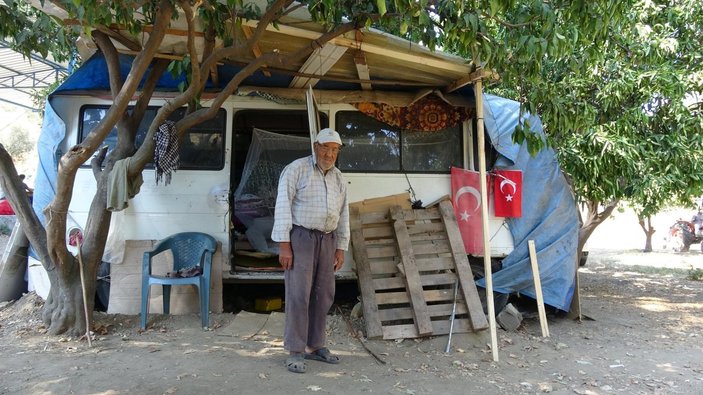 Aydın'da yaşlı adam sıkılıp minibüste yaşamaya başladı