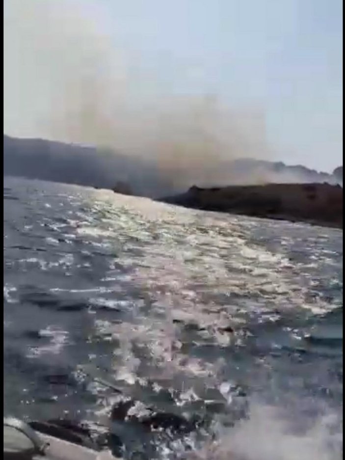 Bodrum’da tekneden atılan işaret fişeği adayı yaktı