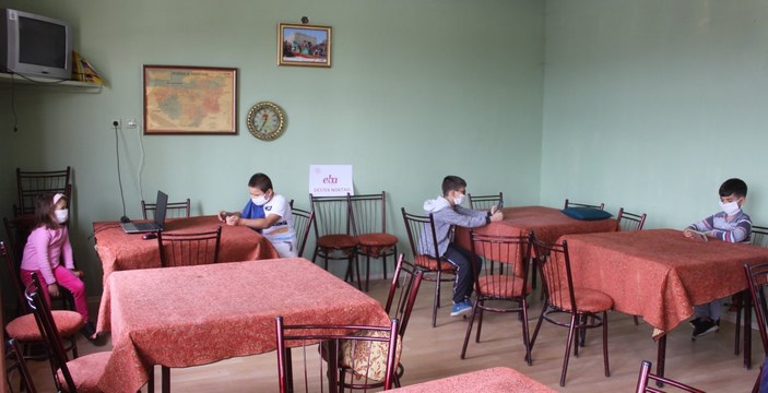 Bursa'da köye sınırsız internet bağlatıldı, kahve okula dönüştü