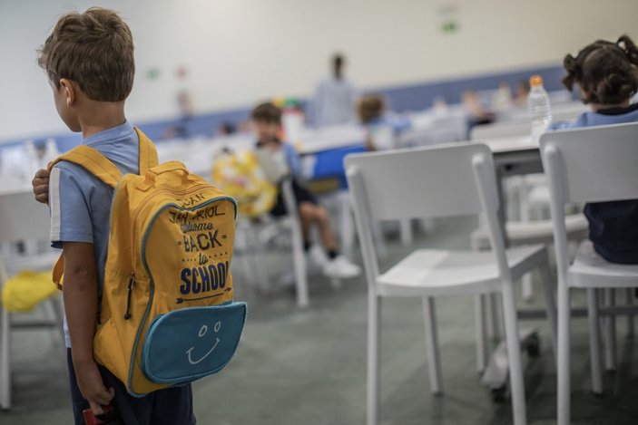 İspanya'da okullarda 2 bin 852 sınıf koronavirüsten kapandı