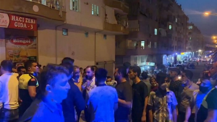Şanlıurfa'da Türk bayrağını indirmeye çalışan şahıs yakalandı