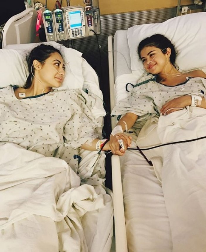 Selena Gomez ameliyat izini paylaştı