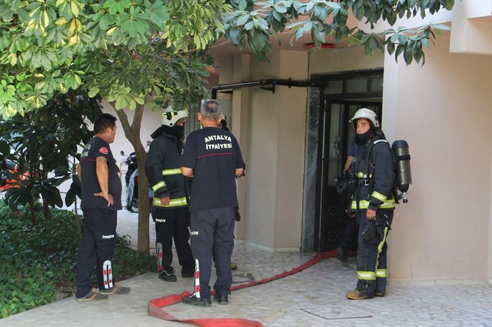Antalya'da bunalıma giren adam intihara kalkıştı