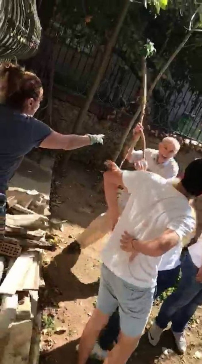 Beykoz'da komşularına sopayla saldıran yaşlı adam