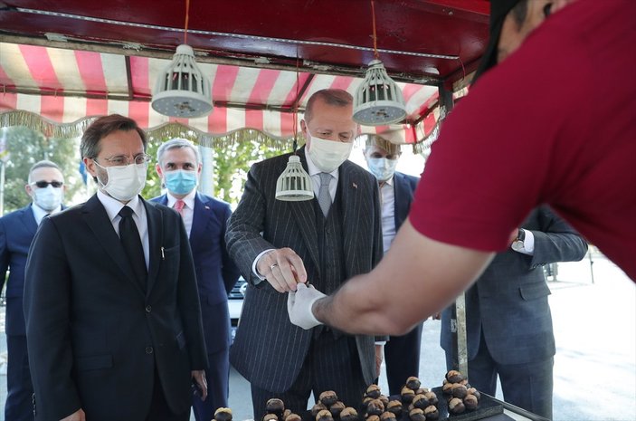 Cumhurbaşkanı Erdoğan, Beşiktaş'ta kestane satın aldı