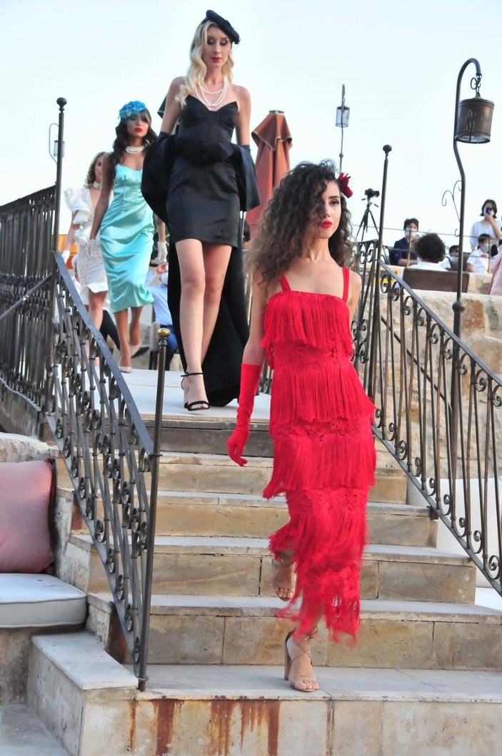 Kapadokya Fashion Week'de mankenler podyumda boy gösterdi