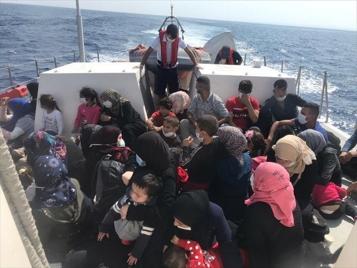 Mersin açıklarında 90 kaçak göçmen yakalandı