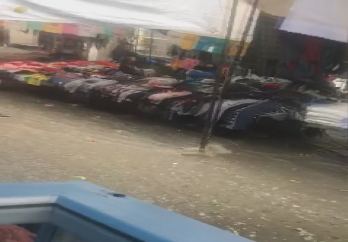 Arnavutköy'de sağanak yağış sele neden oldu