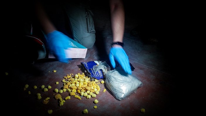 Bursa'da cips paketinde uyuşturucu sevkiyatı yaparken yakalandılar