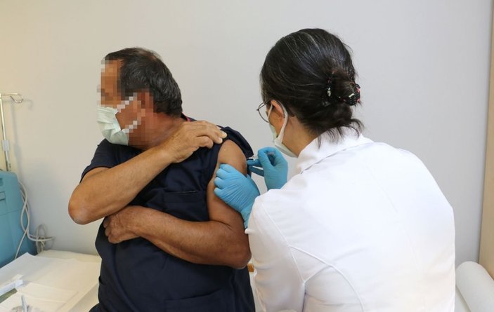 Türkiye'de korona aşısının ilk gönüllü uygulamasında ikinci doz yapıldı