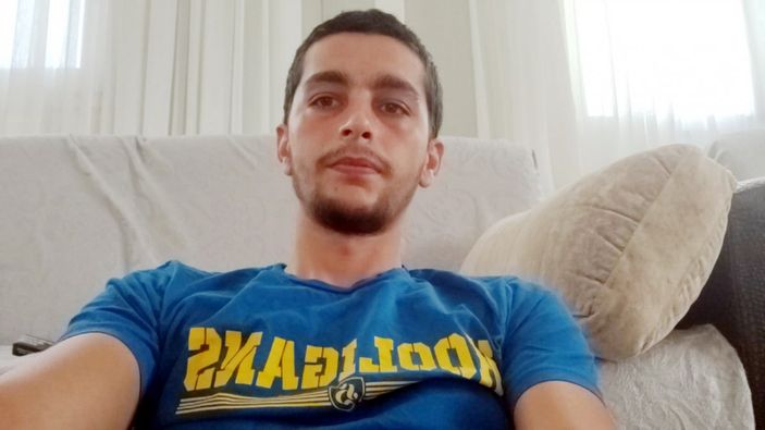 Seyir halindeki şoförün internette sörf yaptığı anlar yolcu tarafından görüntülendi