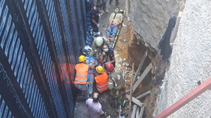 Kadıköy'deki inşaatta iskele çöktü: 3 işçi yaralandı