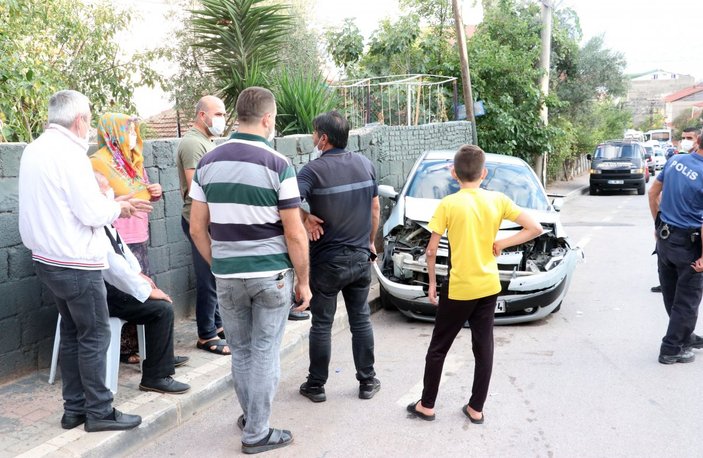 Kocaeli'de direksiyon başında kalp krizi geçiren sürücü 3 araca çarpıp öldü