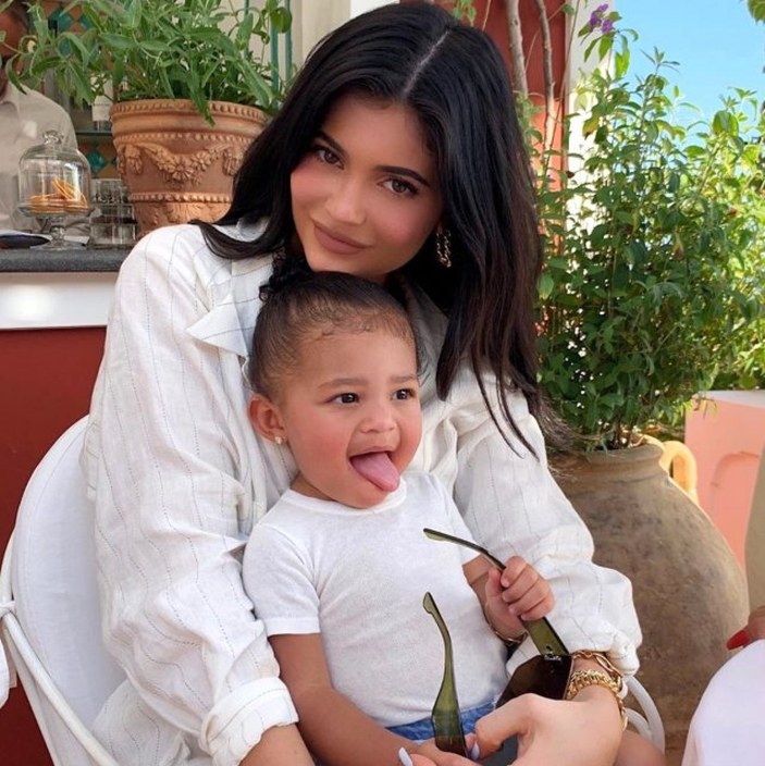 Kylie Jenner'dan kızı Stormi'ye dudak uçuklatan okul hediyesi