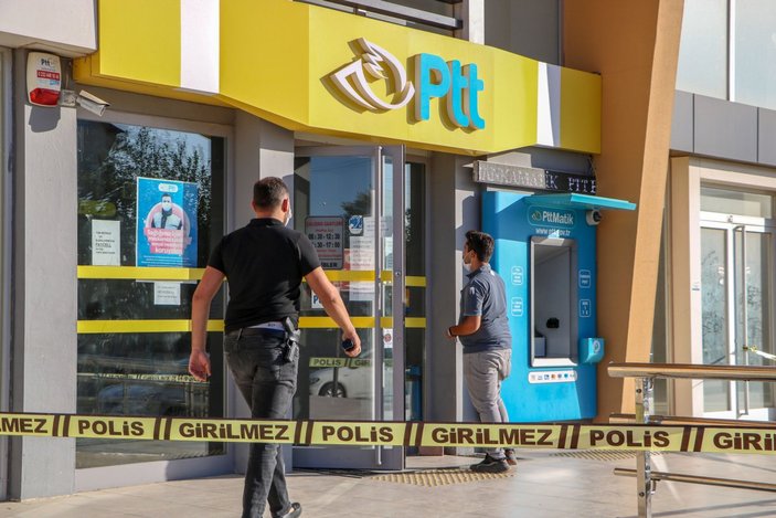 Antalya'daki PTT şubesinde soygun