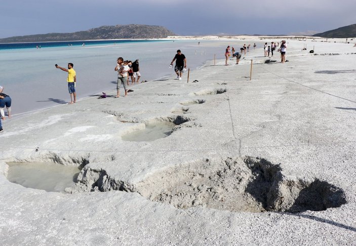Salda Gölü’ndeki beyaz kumlar fosil olabilir
