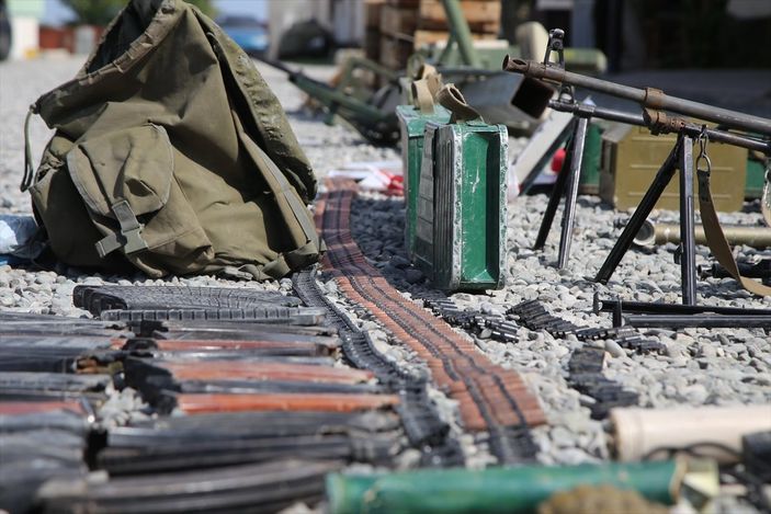 a Ermenistan ordusundan ele geçirilen silah, mühimmat ve araçlar