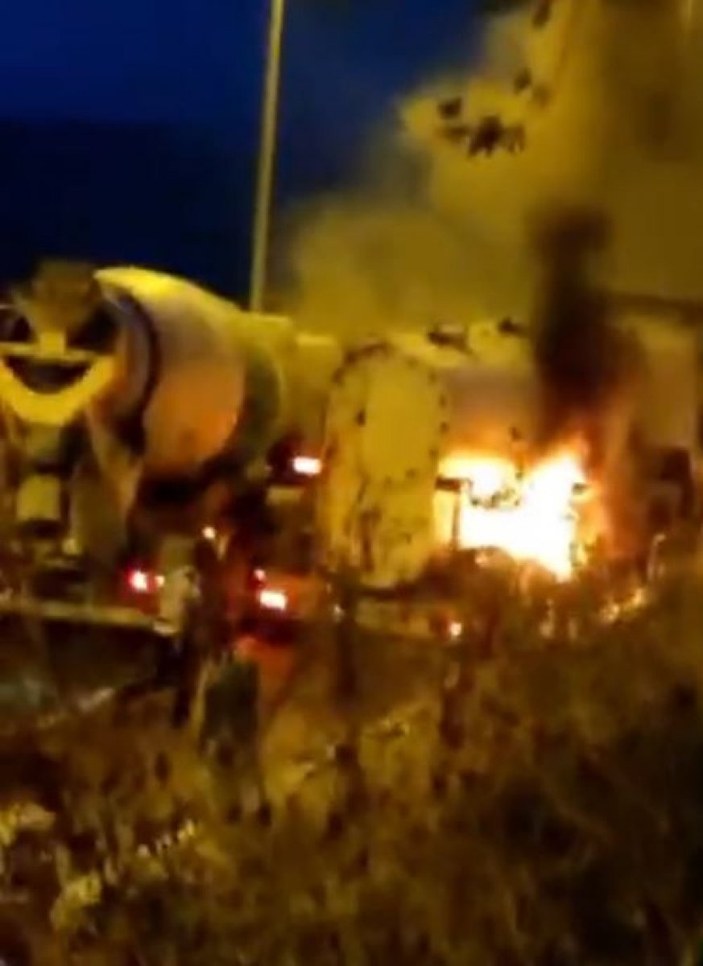 Kastamonu'da bir kamyon yandı