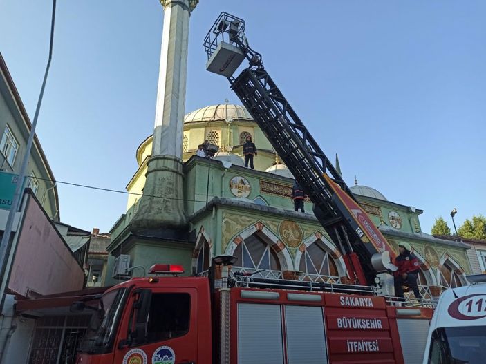 Sakarya’da intihar etmek için caminin kubbesine çıktı