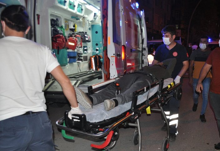 Karaman'da bir kişi berberde sıra beklerken yaralandı