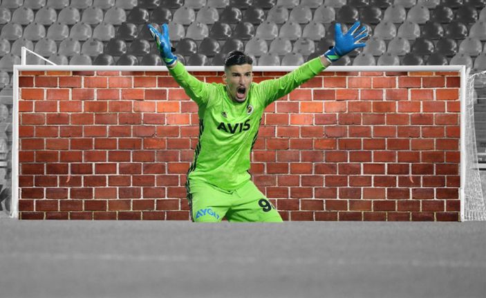 Fenerbahçeli taraftarlar kaleci Altay'a caps hazırladı