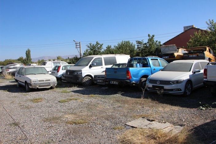 Elazığ'da toplam değeri 50 milyon TL olan araçlar çürümeye yüz tuttu