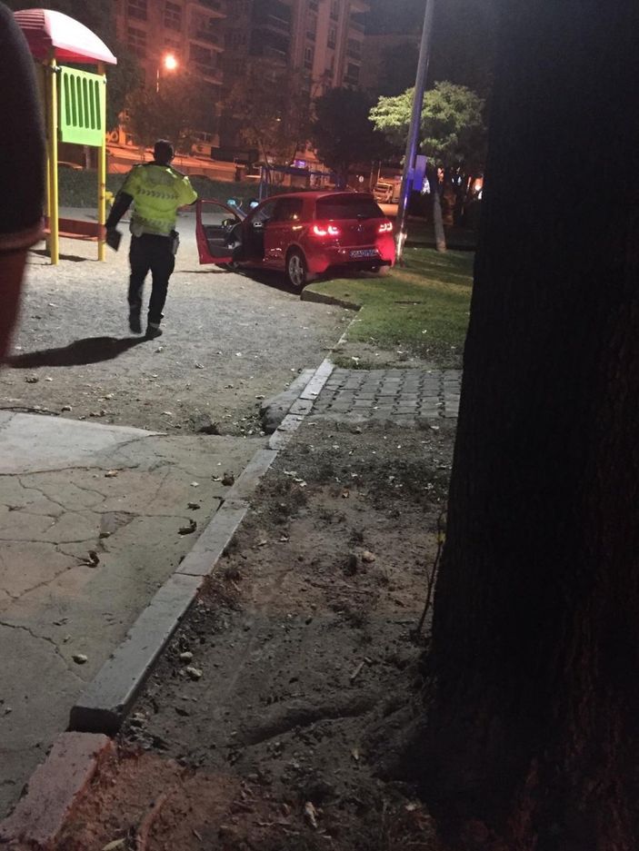i Denizli'de alkollü sürücü, çocuk parkına daldı