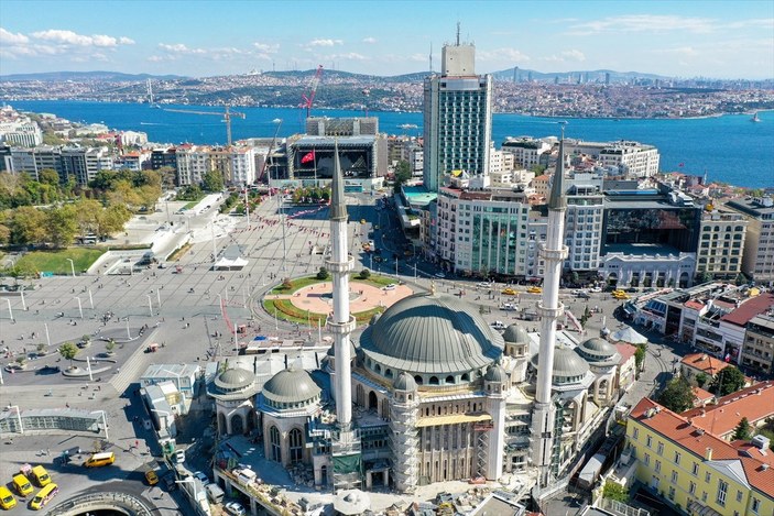 Taksim Camii'nde sona yaklaşılıyor