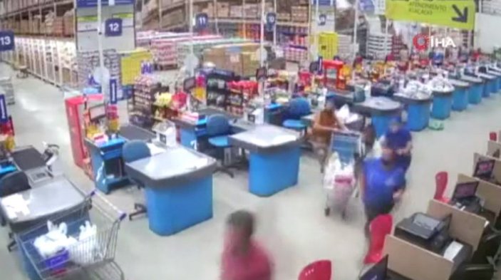 Brezilya’da süpermarket rafları domino taşı gibi devrildi