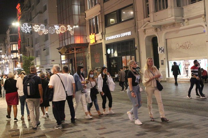 Taksim ve Ortaköy’de koronavirüs unutuldu