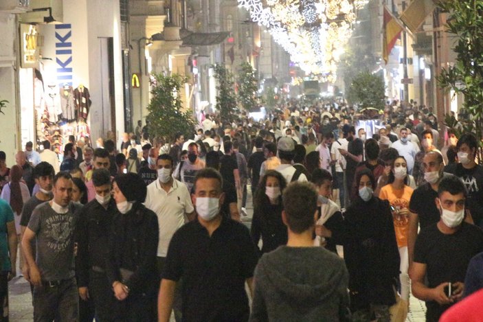 Taksim ve Ortaköy’de koronavirüs unutuldu