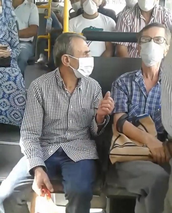 İzmir'de otobüste sosyal mesafe tartışması